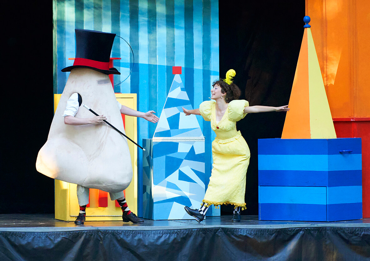 Le Nez, Costume design by Erika Parra - Photo by Ville de Montréal